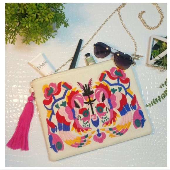 LAST ONE! Gorgeous Embroidered Clutch - Picture 2 of 4